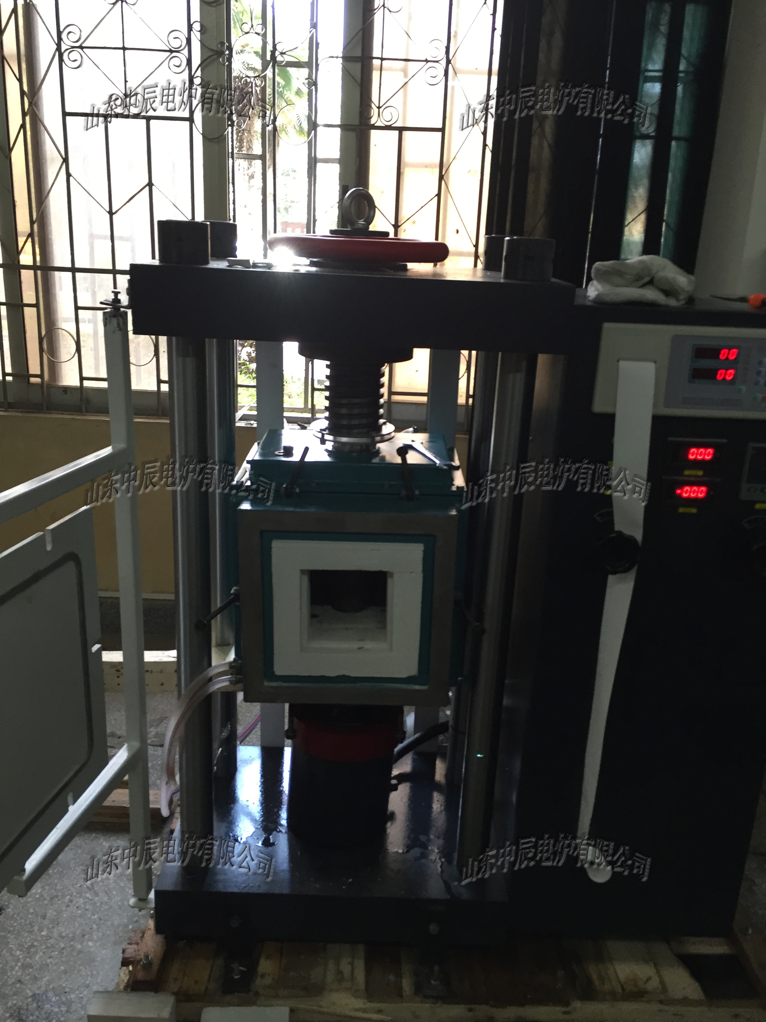 自动恒压真空气氛热压炉